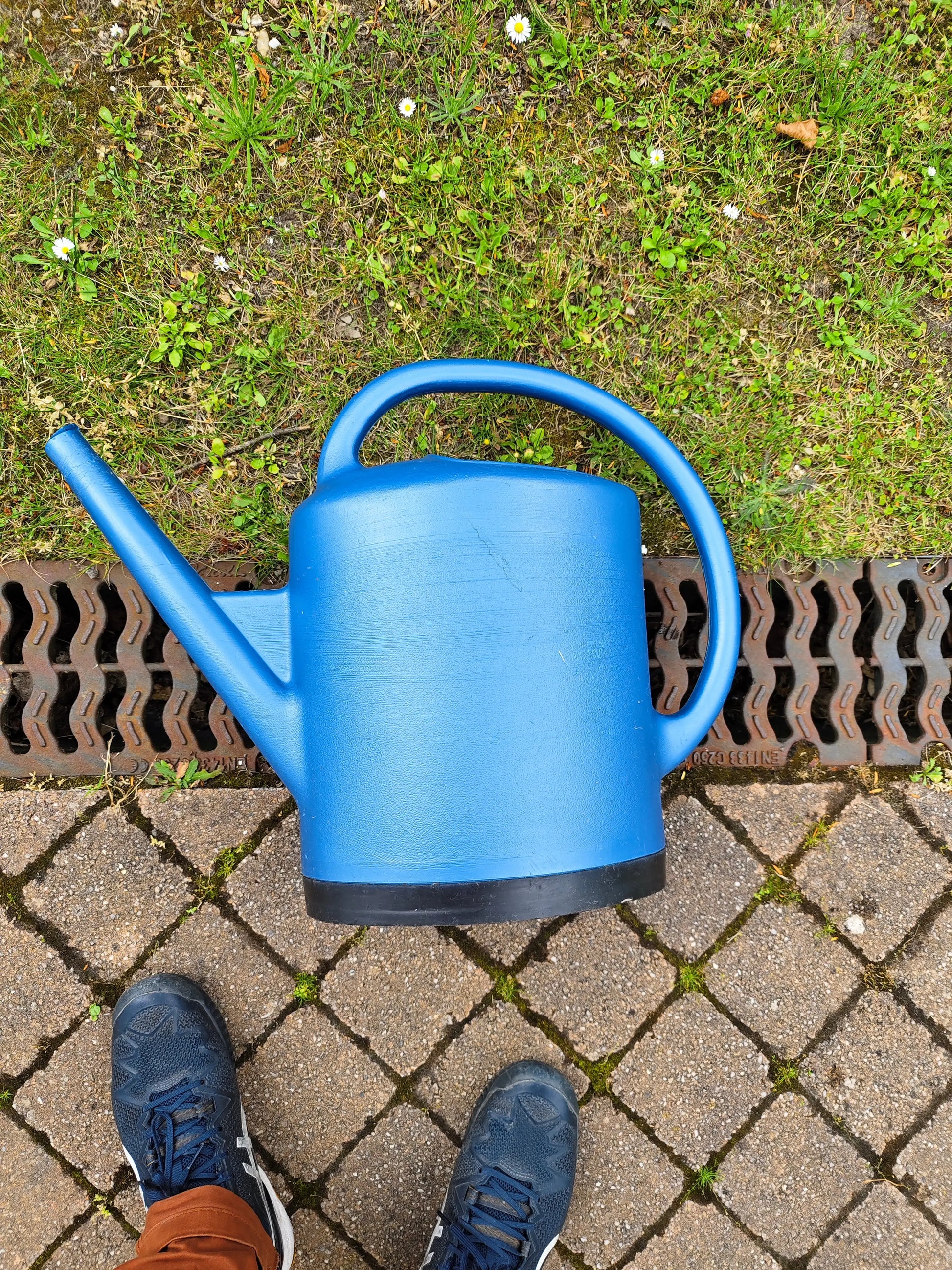 Arrosoir ovale extra-fort 13 litres + pomme inox et pied renforcé bleu BELLI TECIN HOLDING